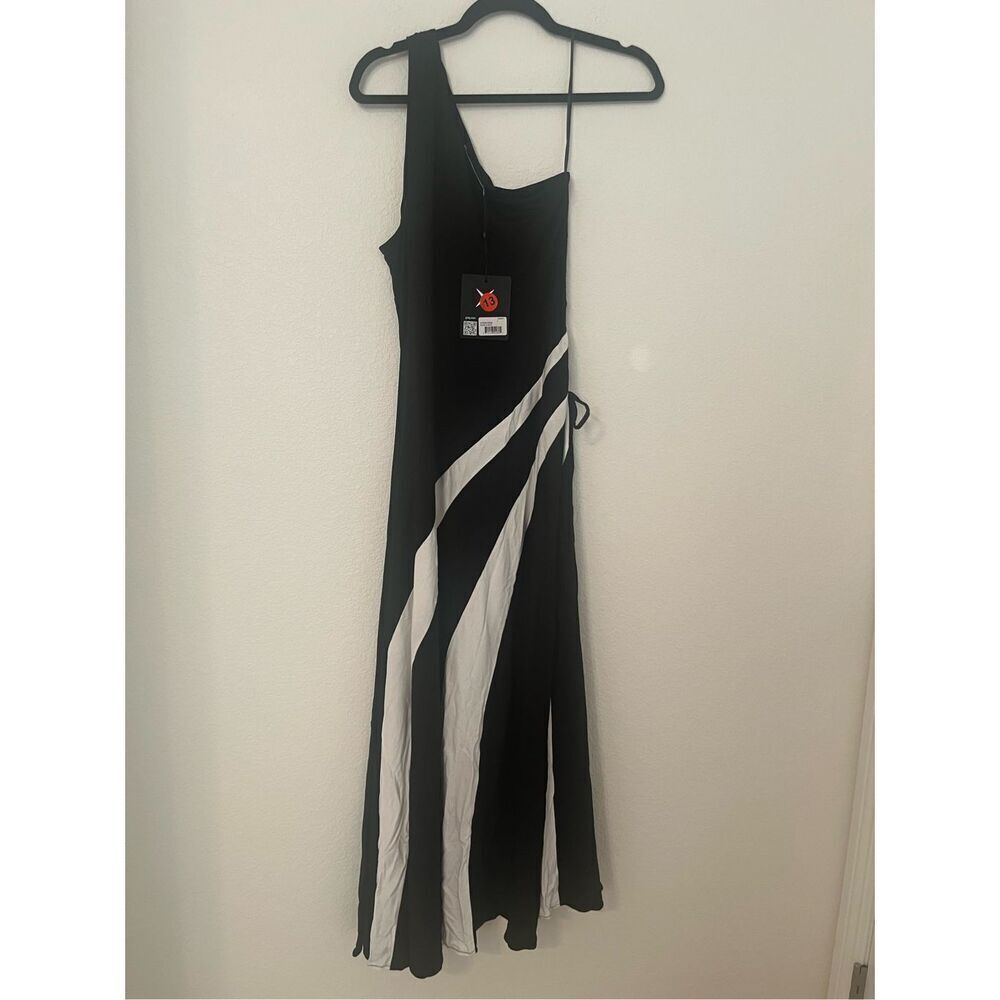 GSTQ Striped One Shoulder maxi dress NEW NWT